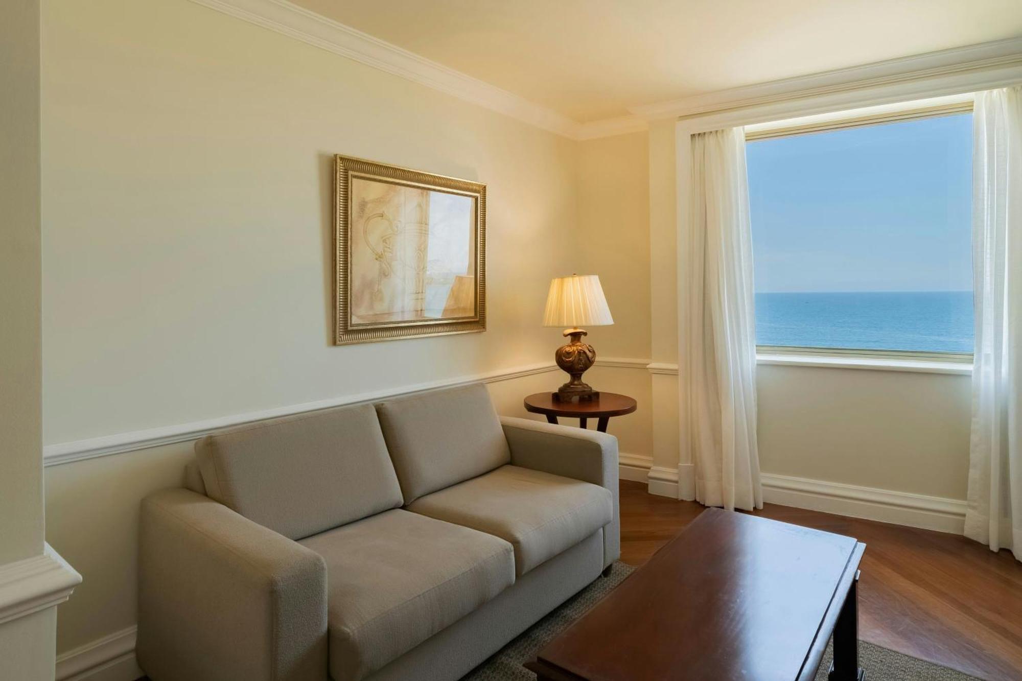 Executive lounge access Suite 1 King Sofa bed Ocean view