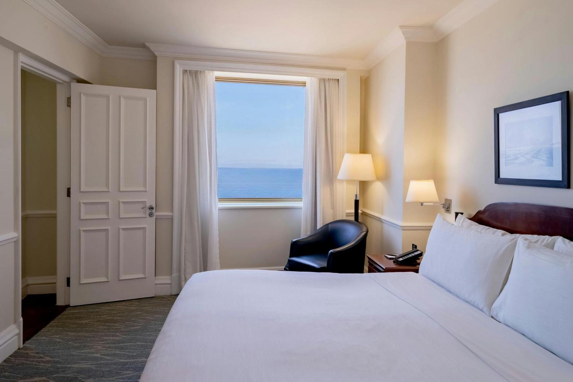 Executive lounge access Suite 1 King Sofa bed Ocean view